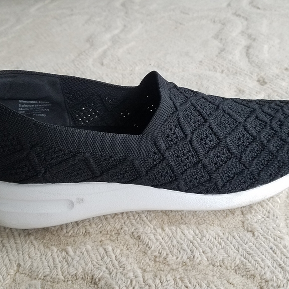 Shoes - Picture 2 of 3